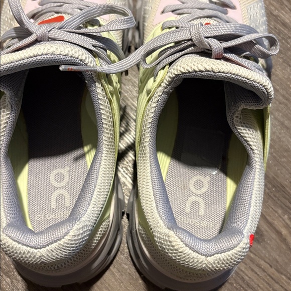 EUC Women’s Cloudswift Running Shoes - Size 6.5 - Picture 5 of 7